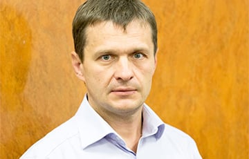 Суд прекратил дело против правозащитника Волчека за участие в «Марше рассерженных белорусов»