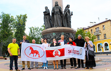 Социал-демократы отметили Грюнвальдскую победу в центре Бреста бело-красно-белым флагом